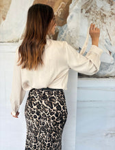 Load image into Gallery viewer, Blouse with the bow
