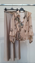 Load image into Gallery viewer, Blouse
